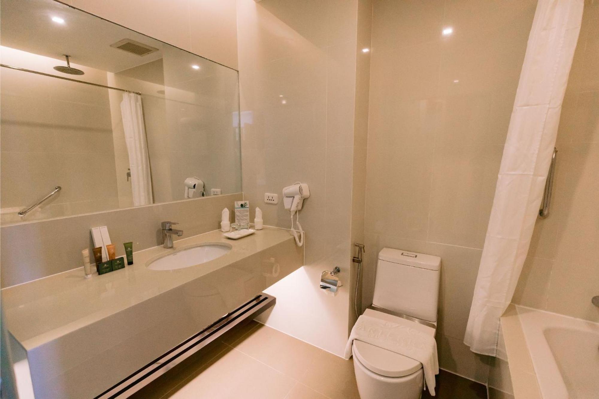 Arterra Seaview Resort Lapu-Lapu City Eksteriør bilde